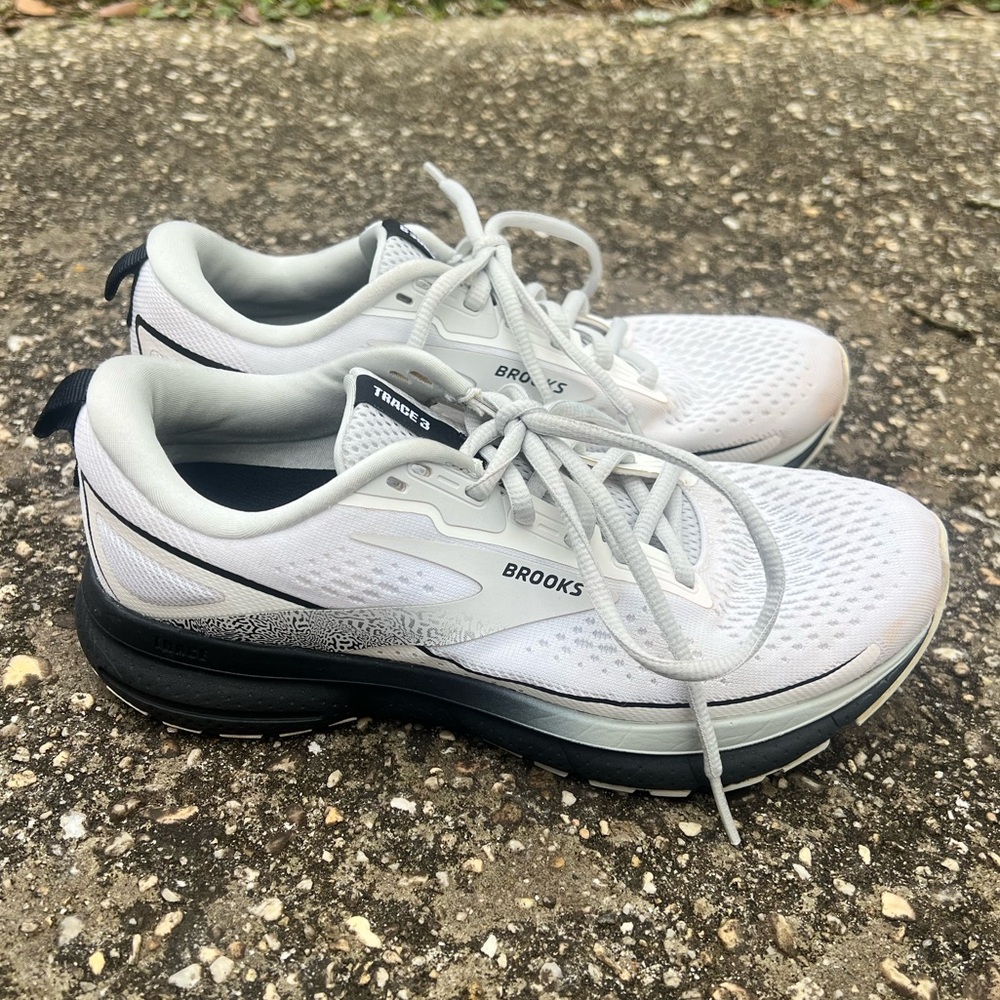 Brooks Women’s Trace 3 White and Black Athletic Running Shoes Size 6.5